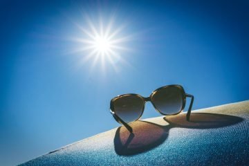 Hoe moet je in de zomer omgaan met het felle zonlicht?